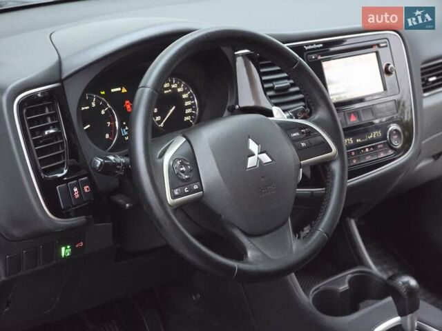 Міцубісі Аутлендер 2013 у Харкові на Automoto.ua Білий Міцубісі Аутлендер, об'ємом двигуна 2.4 л та пробігом 146 тис. км за 12900 $, фото 15 на Automoto.ua