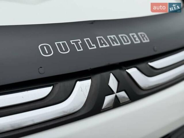 Белый Мицубиси Аутлендер, объемом двигателя 0 л и пробегом 180 тыс. км за 11500 $, фото 32 на Automoto.ua