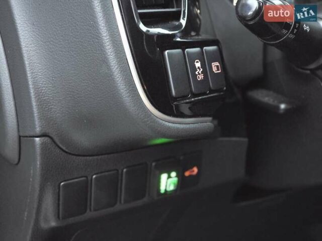 Міцубісі Аутлендер 2013 у Харкові на Automoto.ua Білий Міцубісі Аутлендер, об'ємом двигуна 2.4 л та пробігом 146 тис. км за 12900 $, фото 31 на Automoto.ua