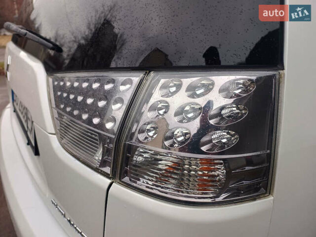 Белый Мицубиси Аутлендер, объемом двигателя 2.36 л и пробегом 250 тыс. км за 11200 $, фото 14 на Automoto.ua