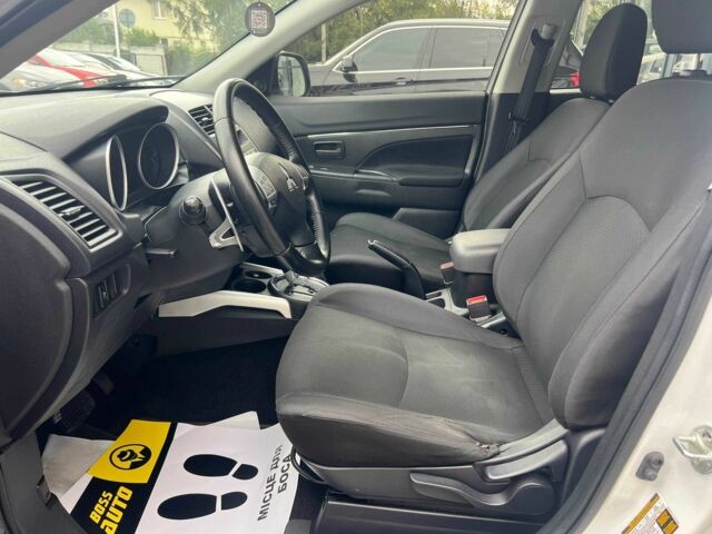 Білий Міцубісі Аутлендер, об'ємом двигуна 2 л та пробігом 224 тис. км за 9900 $, фото 9 на Automoto.ua