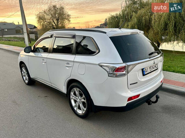 Белый Мицубиси Аутлендер, объемом двигателя 2 л и пробегом 127 тыс. км за 13200 $, фото 4 на Automoto.ua