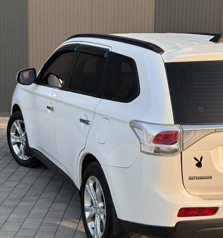 Білий Міцубісі Аутлендер, об'ємом двигуна 2.4 л та пробігом 240 тис. км за 12000 $, фото 5 на Automoto.ua