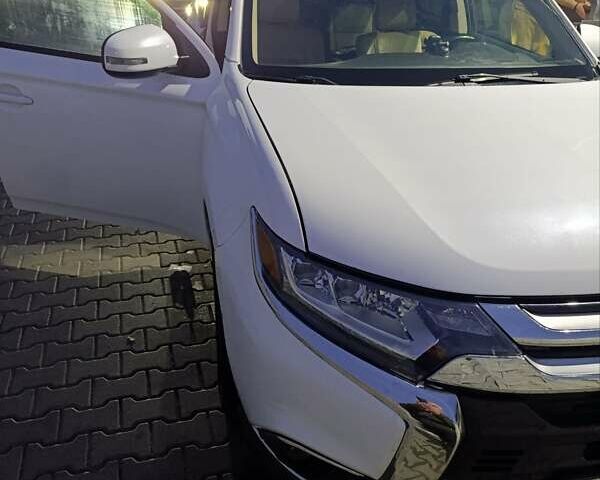 Белый Мицубиси Аутлендер, объемом двигателя 2.42 л и пробегом 265 тыс. км за 15000 $, фото 59 на Automoto.ua