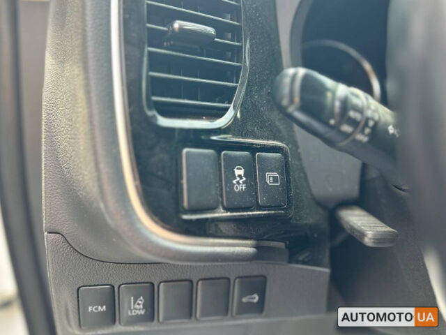 Белый Мицубиси Аутлендер, объемом двигателя 2.2 л и пробегом 195 тыс. км за 13600 $, фото 8 на Automoto.ua