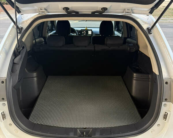 Білий Міцубісі Аутлендер, об'ємом двигуна 2.36 л та пробігом 146 тис. км за 14300 $, фото 32 на Automoto.ua