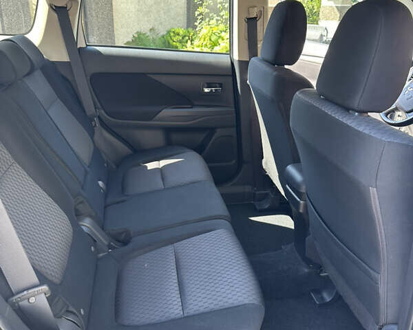 Белый Мицубиси Аутлендер, объемом двигателя 2.4 л и пробегом 114 тыс. км за 16800 $, фото 16 на Automoto.ua