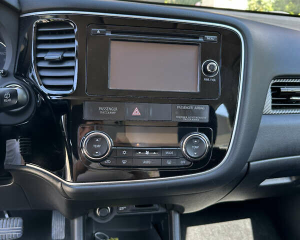 Белый Мицубиси Аутлендер, объемом двигателя 2.4 л и пробегом 114 тыс. км за 16800 $, фото 7 на Automoto.ua