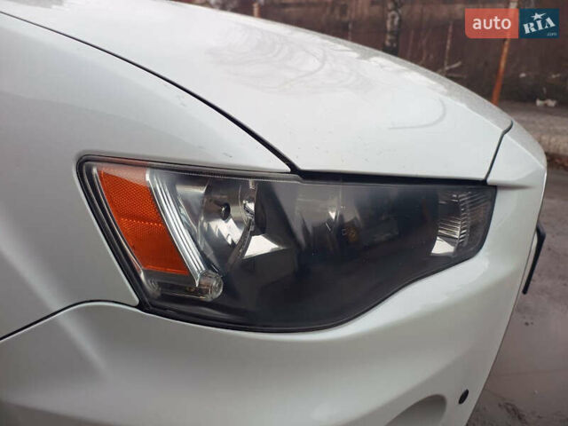 Белый Мицубиси Аутлендер, объемом двигателя 2.36 л и пробегом 250 тыс. км за 11200 $, фото 10 на Automoto.ua