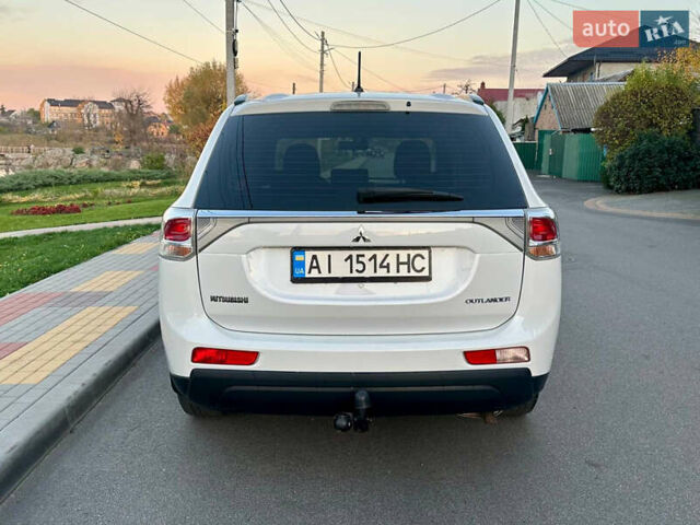 Белый Мицубиси Аутлендер, объемом двигателя 2 л и пробегом 127 тыс. км за 13200 $, фото 3 на Automoto.ua