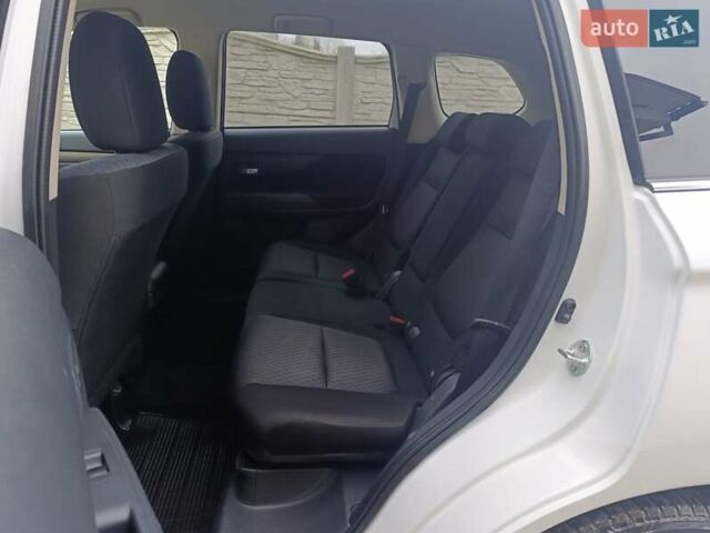 Белый Мицубиси Аутлендер, объемом двигателя 2.2 л и пробегом 278 тыс. км за 12600 $, фото 24 на Automoto.ua