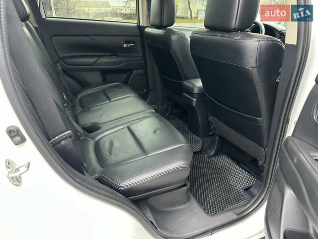 Белый Мицубиси Аутлендер, объемом двигателя 2.4 л и пробегом 175 тыс. км за 13900 $, фото 38 на Automoto.ua