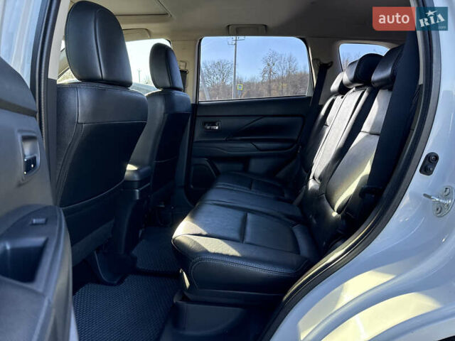 Белый Мицубиси Аутлендер, объемом двигателя 2.4 л и пробегом 148 тыс. км за 12900 $, фото 15 на Automoto.ua