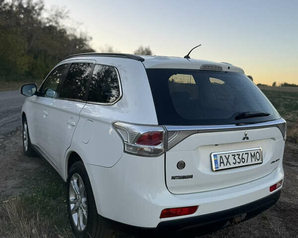 Белый Мицубиси Аутлендер, объемом двигателя 2.3 л и пробегом 250 тыс. км за 15000 $, фото 5 на Automoto.ua