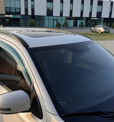 Білий Міцубісі Аутлендер, об'ємом двигуна 2.4 л та пробігом 240 тис. км за 12000 $, фото 8 на Automoto.ua