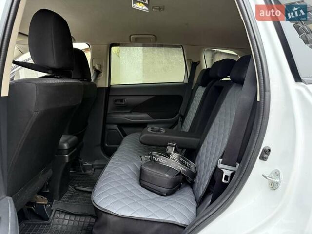 Белый Мицубиси Аутлендер, объемом двигателя 0 л и пробегом 180 тыс. км за 11500 $, фото 23 на Automoto.ua