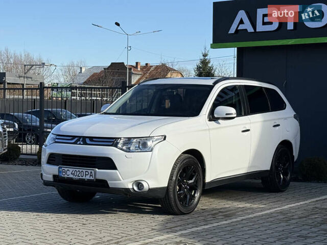 Белый Мицубиси Аутлендер, объемом двигателя 2.4 л и пробегом 148 тыс. км за 12900 $, фото 5 на Automoto.ua