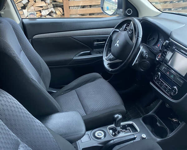 Білий Міцубісі Аутлендер, об'ємом двигуна 2.3 л та пробігом 255 тис. км за 11950 $, фото 6 на Automoto.ua