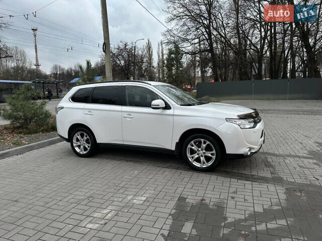 Белый Мицубиси Аутлендер, объемом двигателя 2.2 л и пробегом 225 тыс. км за 11999 $, фото 2 на Automoto.ua