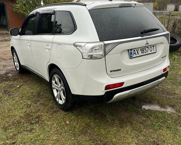 Міцубісі Аутлендер 2013 у Харкові на Automoto.ua Білий Міцубісі Аутлендер, об'ємом двигуна 2.4 л та пробігом 209 тис. км за 13000 $, фото 3 на Automoto.ua