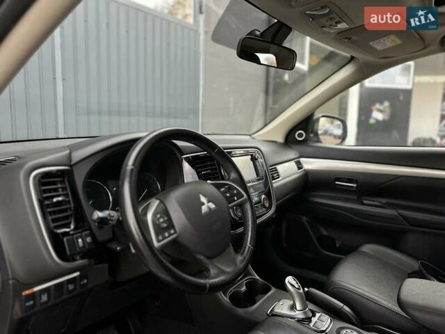 Міцубісі Аутлендер 2013 у Івано-Франківську на Automoto.ua Білий Міцубісі Аутлендер, об'ємом двигуна 2 л та пробігом 213 тис. км за 13888 $, фото 15 на Automoto.ua