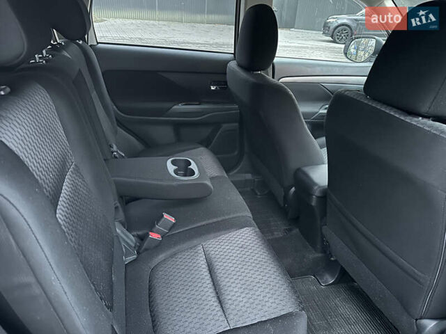 Белый Мицубиси Аутлендер, объемом двигателя 2.2 л и пробегом 225 тыс. км за 11999 $, фото 13 на Automoto.ua