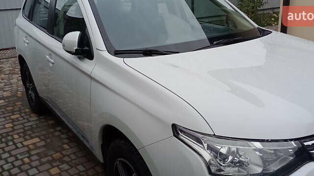 Білий Міцубісі Аутлендер, об'ємом двигуна 2.36 л та пробігом 112 тис. км за 14900 $, фото 1 на Automoto.ua