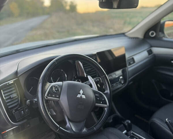 Белый Мицубиси Аутлендер, объемом двигателя 2.3 л и пробегом 250 тыс. км за 15000 $, фото 11 на Automoto.ua