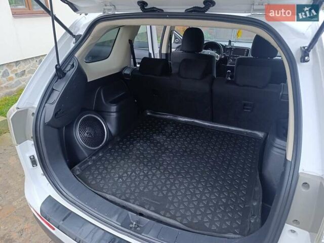 Белый Мицубиси Аутлендер, объемом двигателя 2.2 л и пробегом 278 тыс. км за 12600 $, фото 27 на Automoto.ua