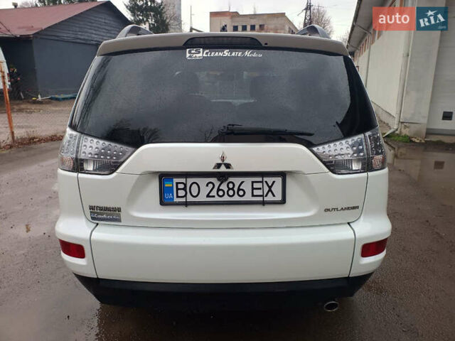 Белый Мицубиси Аутлендер, объемом двигателя 2.36 л и пробегом 250 тыс. км за 11200 $, фото 5 на Automoto.ua
