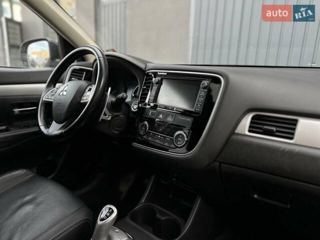 Міцубісі Аутлендер 2013 у Івано-Франківську на Automoto.ua Білий Міцубісі Аутлендер, об'ємом двигуна 2 л та пробігом 213 тис. км за 13888 $, фото 19 на Automoto.ua