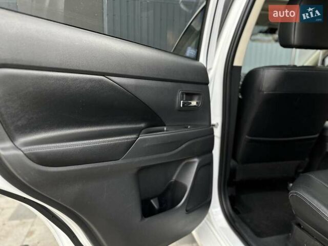 Міцубісі Аутлендер 2013 у Івано-Франківську на Automoto.ua Білий Міцубісі Аутлендер, об'ємом двигуна 2 л та пробігом 213 тис. км за 13888 $, фото 22 на Automoto.ua