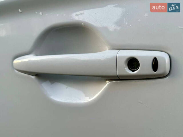 Белый Мицубиси Аутлендер, объемом двигателя 2 л и пробегом 127 тыс. км за 13200 $, фото 10 на Automoto.ua