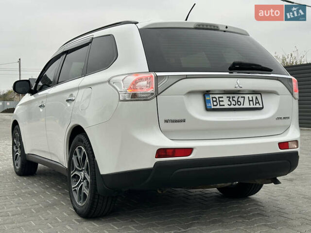 Белый Мицубиси Аутлендер, объемом двигателя 2.4 л и пробегом 175 тыс. км за 13900 $, фото 4 на Automoto.ua
