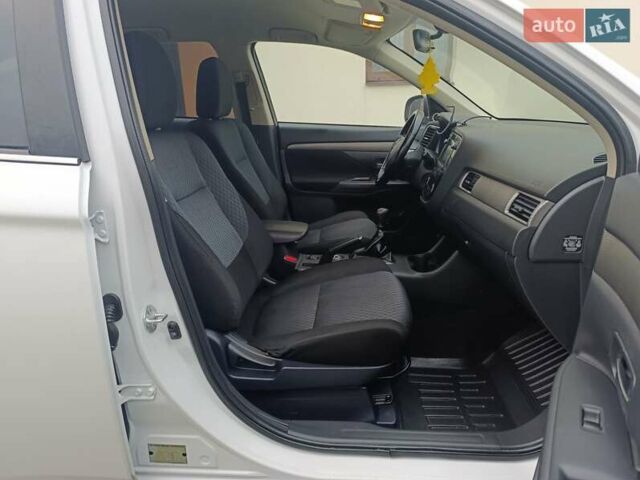 Белый Мицубиси Аутлендер, объемом двигателя 2.2 л и пробегом 278 тыс. км за 12600 $, фото 31 на Automoto.ua