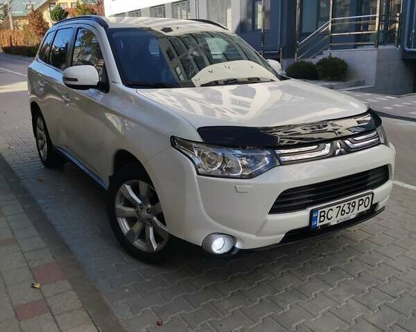 Білий Міцубісі Аутлендер, об'ємом двигуна 2.27 л та пробігом 232 тис. км за 12800 $, фото 4 на Automoto.ua