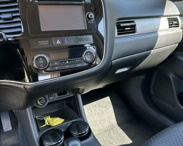 Белый Мицубиси Аутлендер, объемом двигателя 2.4 л и пробегом 114 тыс. км за 16800 $, фото 12 на Automoto.ua