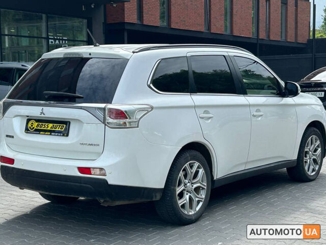 Белый Мицубиси Аутлендер, объемом двигателя 2.2 л и пробегом 195 тыс. км за 13600 $, фото 5 на Automoto.ua