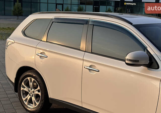 Білий Міцубісі Аутлендер, об'ємом двигуна 2.4 л та пробігом 240 тис. км за 12000 $, фото 6 на Automoto.ua