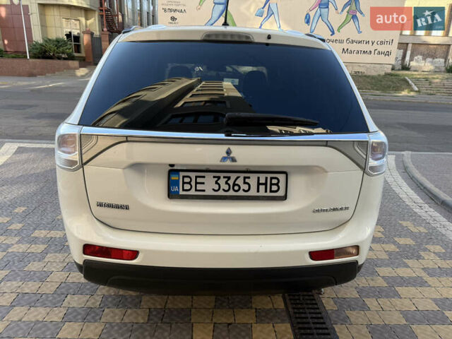 Білий Міцубісі Аутлендер, об'ємом двигуна 2.36 л та пробігом 146 тис. км за 14300 $, фото 11 на Automoto.ua