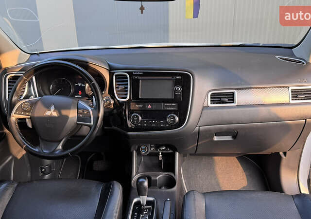 Білий Міцубісі Аутлендер, об'ємом двигуна 2.4 л та пробігом 240 тис. км за 12000 $, фото 14 на Automoto.ua