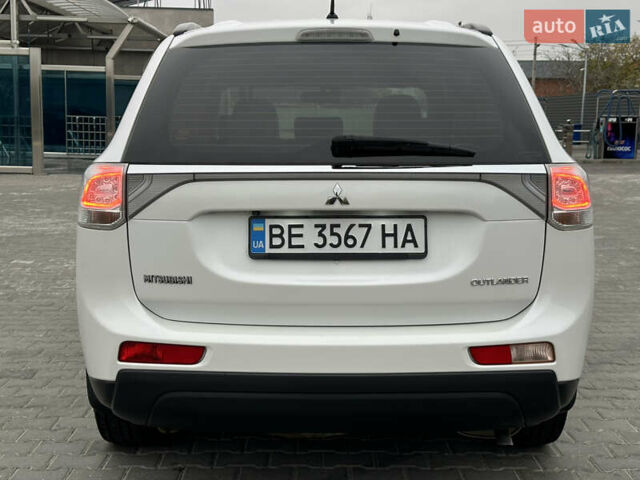 Белый Мицубиси Аутлендер, объемом двигателя 2.4 л и пробегом 175 тыс. км за 13900 $, фото 6 на Automoto.ua