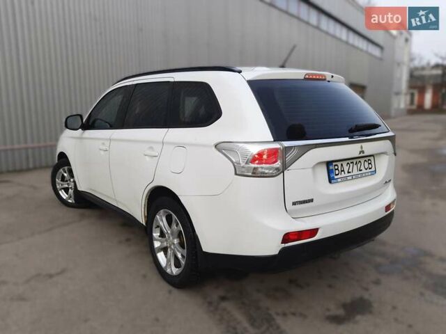 Білий Міцубісі Аутлендер, об'ємом двигуна 2 л та пробігом 245 тис. км за 12399 $, фото 4 на Automoto.ua