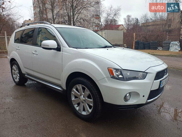 Белый Мицубиси Аутлендер, объемом двигателя 2.36 л и пробегом 250 тыс. км за 11200 $, фото 9 на Automoto.ua