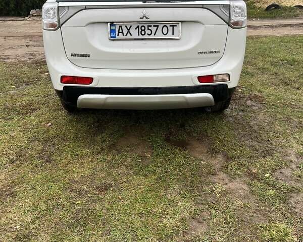 Міцубісі Аутлендер 2013 у Харкові на Automoto.ua Білий Міцубісі Аутлендер, об'ємом двигуна 2.4 л та пробігом 209 тис. км за 13000 $, фото 2 на Automoto.ua