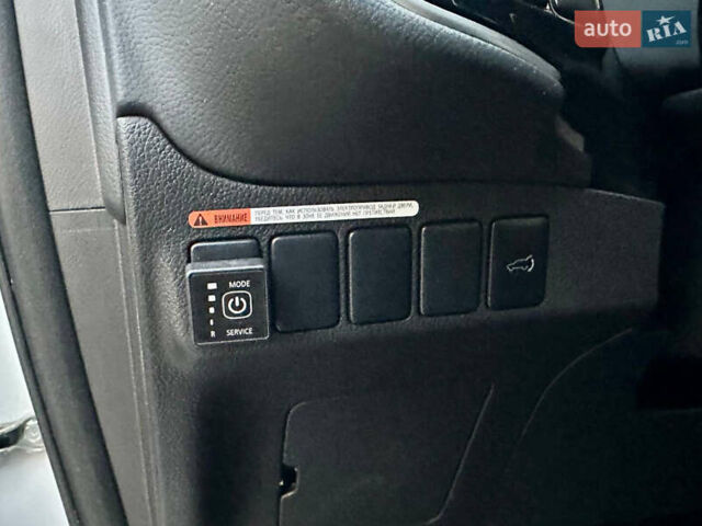 Белый Мицубиси Аутлендер, объемом двигателя 2 л и пробегом 127 тыс. км за 13200 $, фото 14 на Automoto.ua