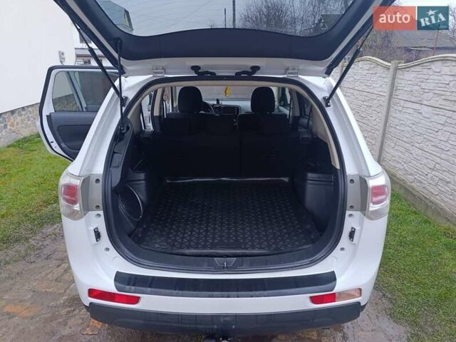 Белый Мицубиси Аутлендер, объемом двигателя 2.2 л и пробегом 278 тыс. км за 12600 $, фото 25 на Automoto.ua