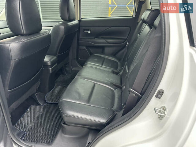 Белый Мицубиси Аутлендер, объемом двигателя 2.4 л и пробегом 175 тыс. км за 13900 $, фото 32 на Automoto.ua