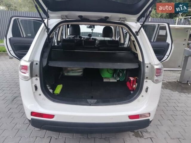 Білий Міцубісі Аутлендер, об'ємом двигуна 2.27 л та пробігом 232 тис. км за 12800 $, фото 15 на Automoto.ua