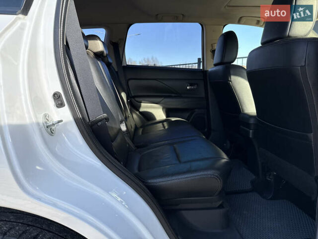 Белый Мицубиси Аутлендер, объемом двигателя 2.4 л и пробегом 148 тыс. км за 12900 $, фото 17 на Automoto.ua